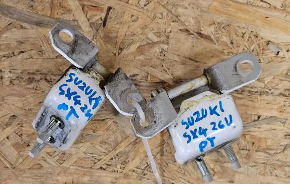 Suzuki SX4 S-Cross Rear door upper hinge 
