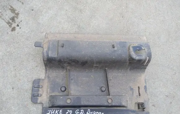 Nissan Juke II F16 Center/middle under tray cover 748U81962R