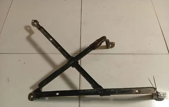Citroen C4 Grand Picasso Fuel tank mounting bracket
