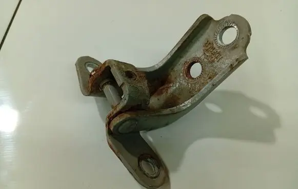 KIA Ceed Front door upper hinge 