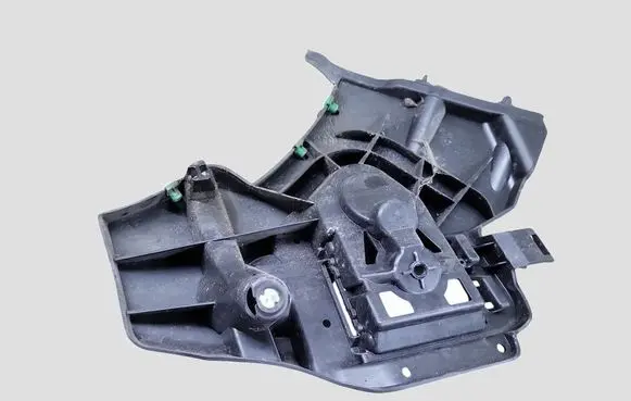 Volvo V40 Rear bumper mounting bracket 31395104