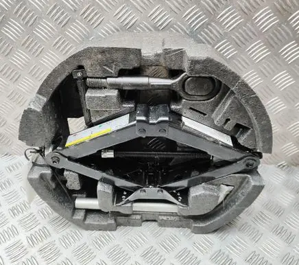 Skoda Superb B8 (3V) Lift Jack 3V0012115D 3Q0011031A