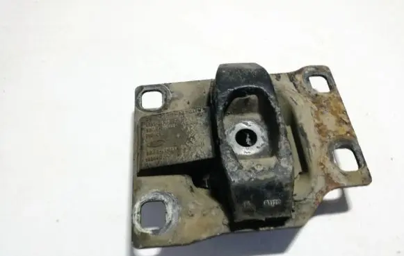 Ford Focus Engine mount bracket 98ab7m121aj 98ab-7m121-aj