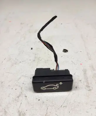 BMW 7 E65 E66 Tailgate/boot open switch button 8375580