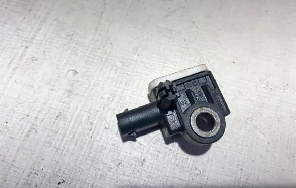 Maserati Ghibli Airbag deployment crash/impact sensor 670038225 148160622 3184965