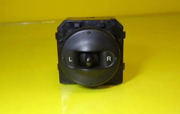 KIA Carens II Wing mirror switch