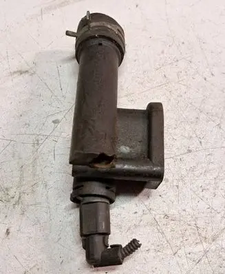 Volkswagen Golf V Engine coolant pipe/hose 038121132