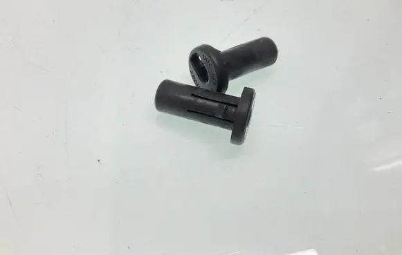 Radiator mount bracket