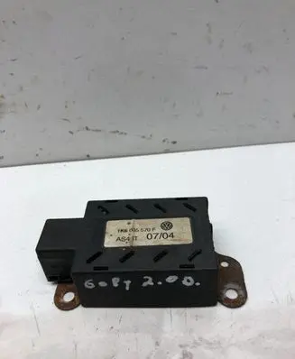 Volkswagen Golf V Aerial antenna amplifier 1K6035570F