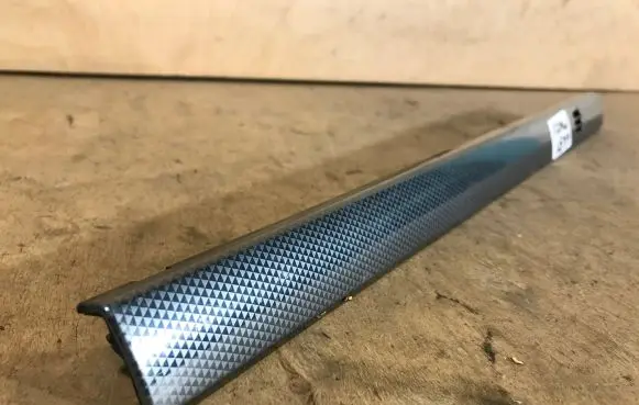 Dashboard glove box trim