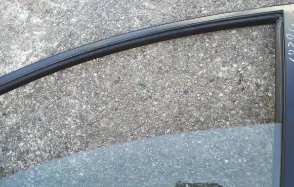 Mazda 5 Front door window glass four-door