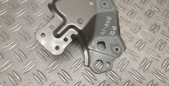 Toyota RAV 4 (XA40) Fender mounting bracket 