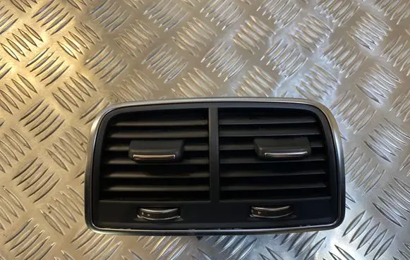 Rear air vent grill