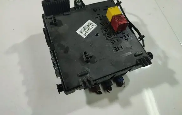 Opel Vectra C Fuse box set 532150018