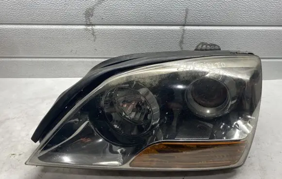 KIA Sorento Headlight/headlamp 921013E5XX