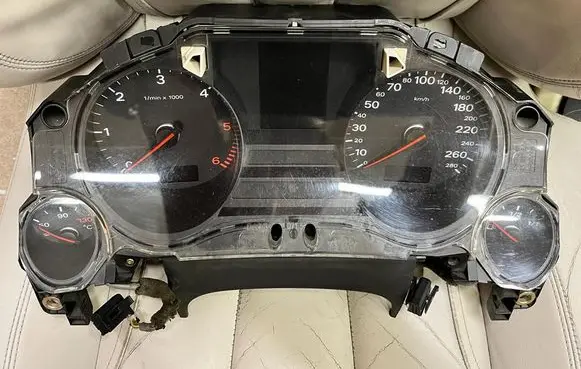 Audi A8 S8 D3 4E Speedometer (instrument cluster)