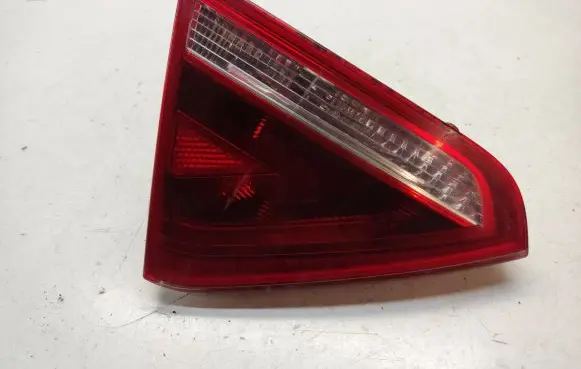 Audi A5 8T 8F Tailgate rear/tail lights 8T0945093