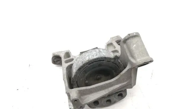 Mazda 6 Engine mount bracket