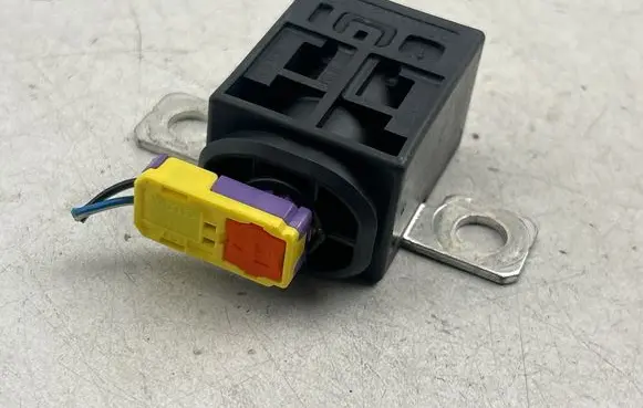 Audi A4 S4 B8 8K Battery relay fuse 4F0915519