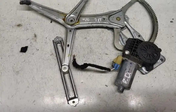 Mercedes-Benz ML W163 Front door window regulator with motor