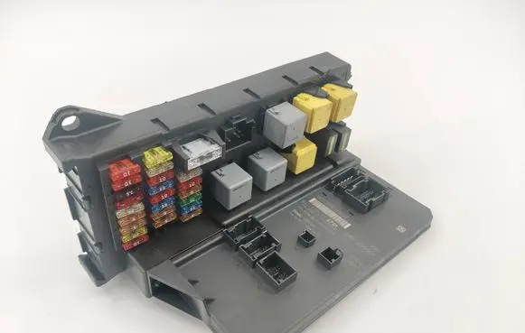 Mercedes-Benz Sprinter W906 SAM control unit A9069006701