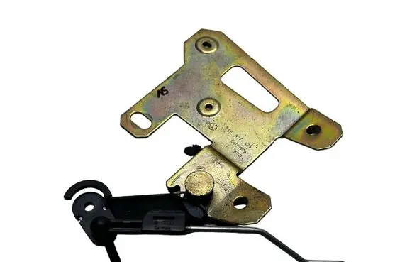 Volkswagen Touareg I Bracket in trunk/boot 7L6827425