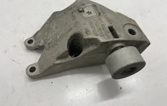 BMW 5 G30 G31 Engine mounting bracket 6864593