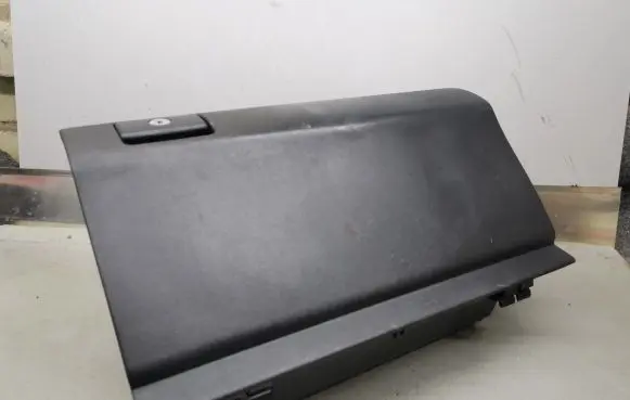 Scion tC AT10 Glove box lid/cover 5555121030