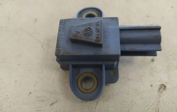 Volkswagen Golf Plus Airbag deployment crash/impact sensor 1K0955557A