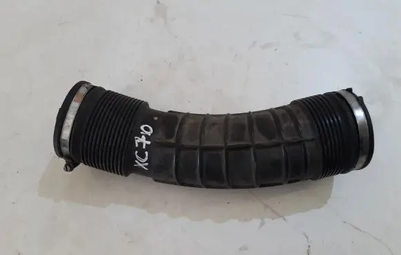 Volvo XC70 Air intake hose/pipe 6898050