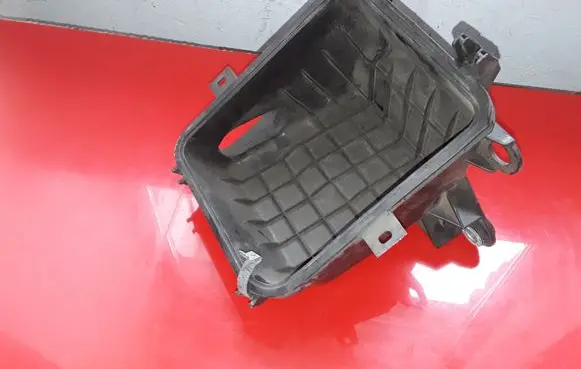 Mitsubishi Grandis Air filter box cover 1500A001 0149003350