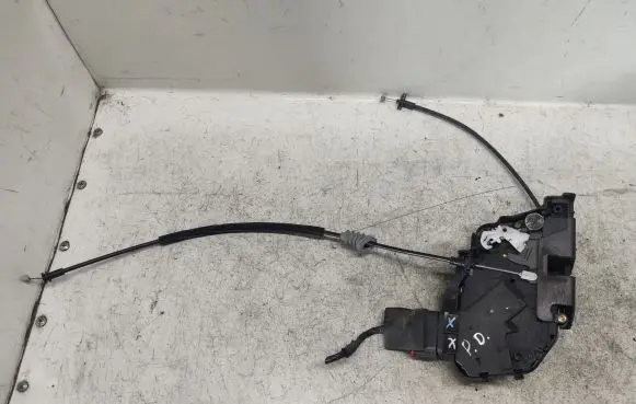 Volvo S40 Front door lock