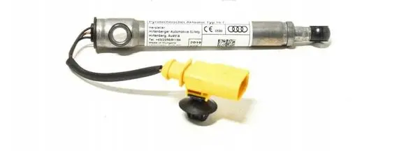 Audi A3 S3 8V Engine bonnet/hood hinges 8V0823823F