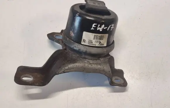 Volvo S60 Engine mount bracket 31330135