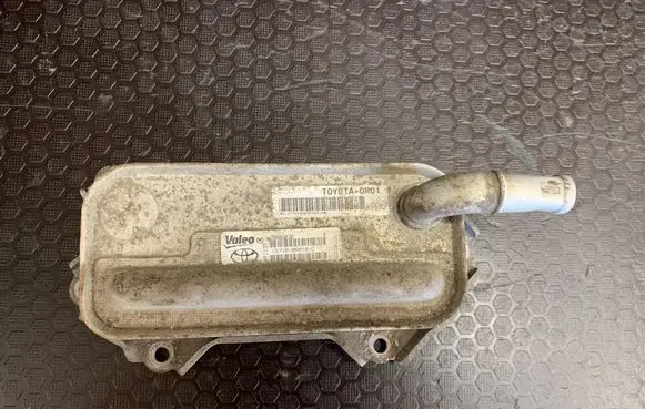 Toyota Avensis T270 Gearbox / Transmission oil cooler 880243D L24204503 157100R010C