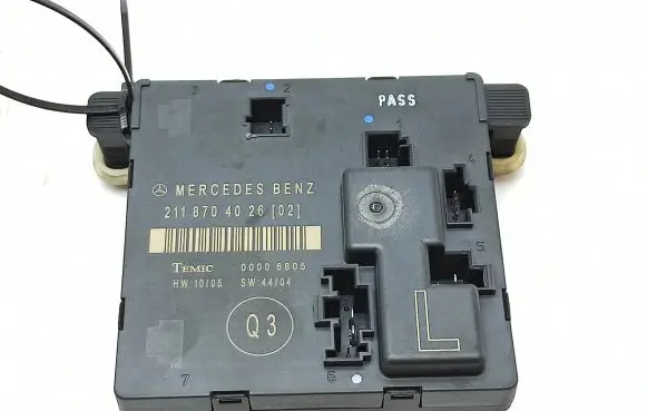 Mercedes-Benz E W211 Door control unit/module 2118704026 00006805