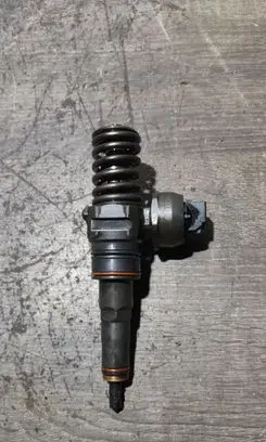 Volkswagen Caddy Fuel injector 038130073AQ
