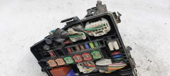 Toyota Yaris Fuse module NOCODE