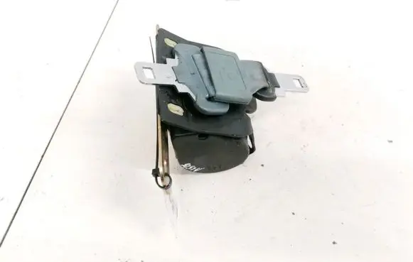 Middle seatbelt (rear)