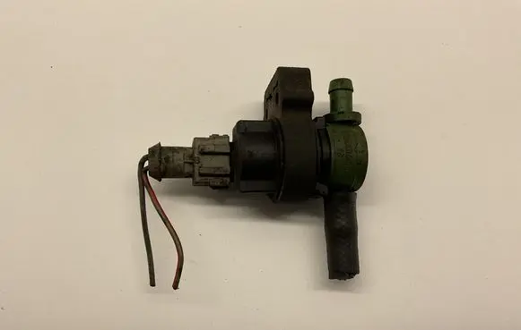 Mercedes-Benz C W203 Valve vacuum 0004703293