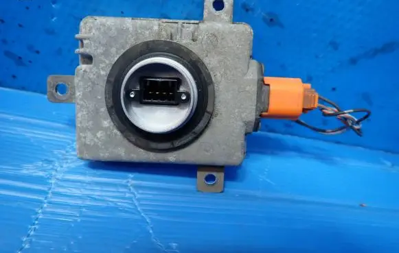 Mazda 3 I Voltage converter/converter module W3T15671