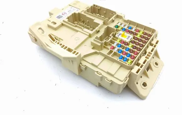 Hyundai Kona I Fuse module 91953K4750 K47502204191313 1322420023