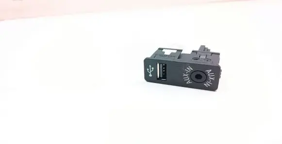 BMW 3 F30 F35 F31 AUX in-socket connector 9229246 84109229246
