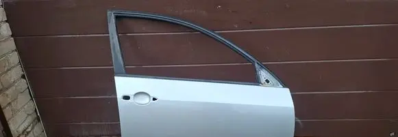 Nissan Primera Front door