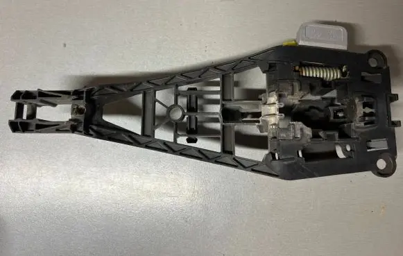 Opel Corsa D Front door exterior handle/bracket 