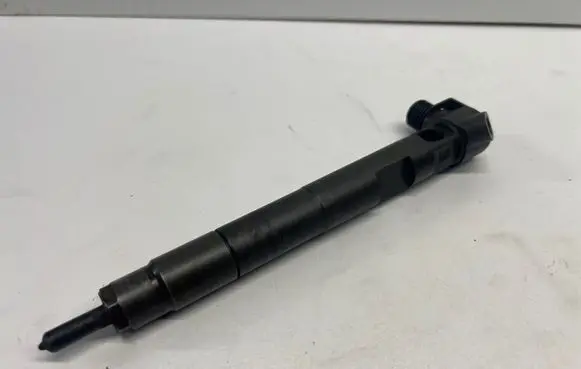 Mercedes-Benz E W212 Fuel injector 6510700587