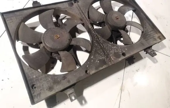 Nissan Almera Tino Radiator cooling fan shroud 