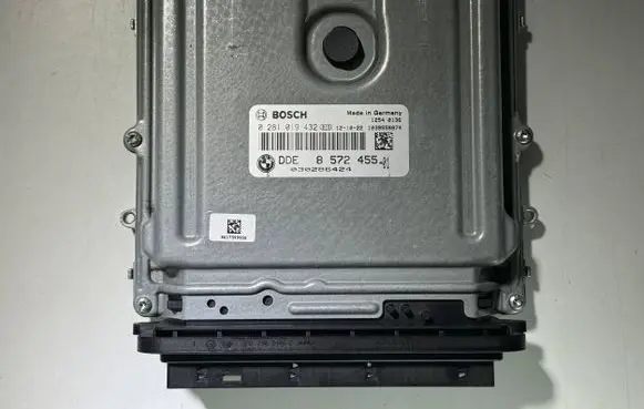BMW 5 F10 F11 Engine control unit/module ECU 8572455