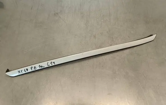 Volvo XC60 Windshield trim 