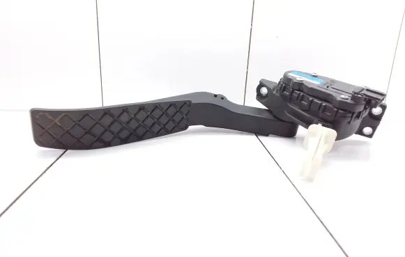Volkswagen Touareg I Accelerator throttle pedal 7L6723507 6PV00777024